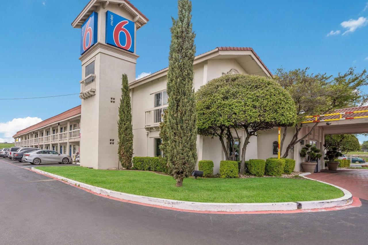 Motel 6-Dallas, Tx - Market Center エクステリア 写真