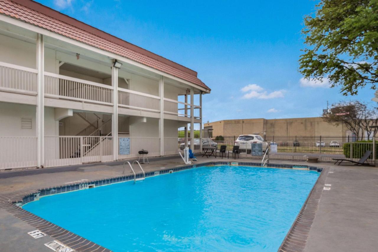 Motel 6-Dallas, Tx - Market Center エクステリア 写真
