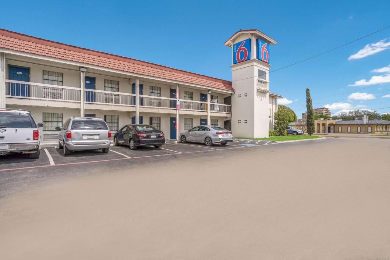 Motel 6-Dallas, Tx - Market Center エクステリア 写真