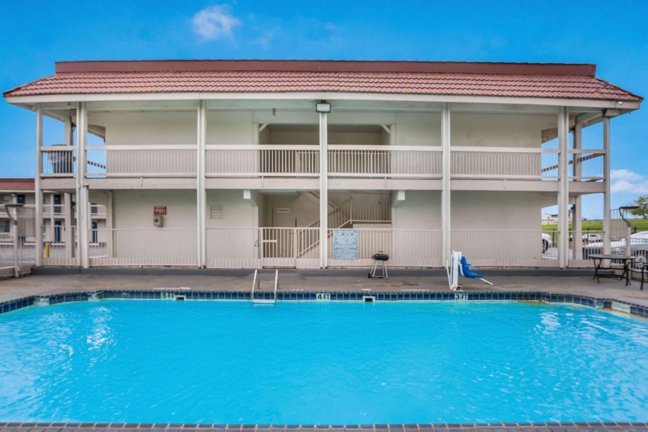 Motel 6-Dallas, Tx - Market Center エクステリア 写真