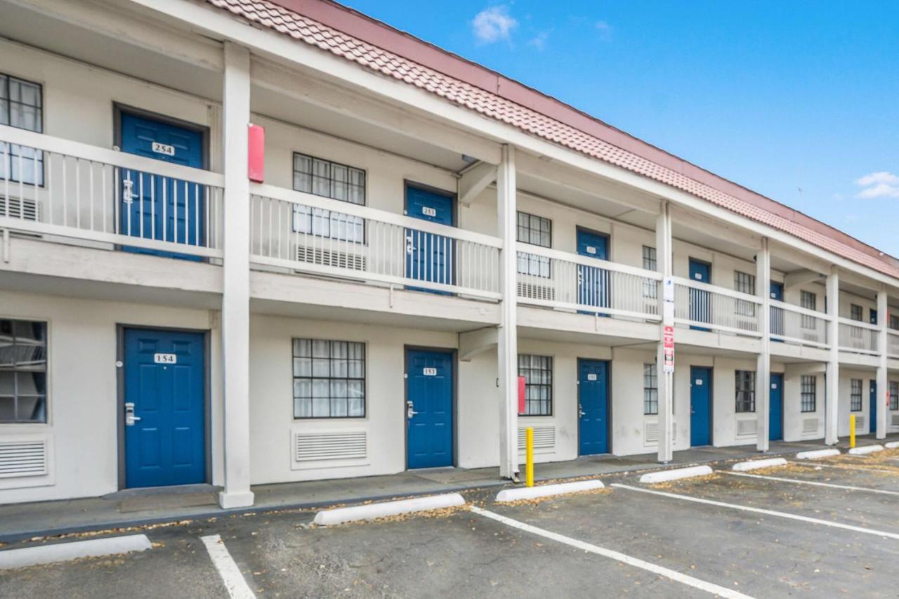 Motel 6-Dallas, Tx - Market Center エクステリア 写真