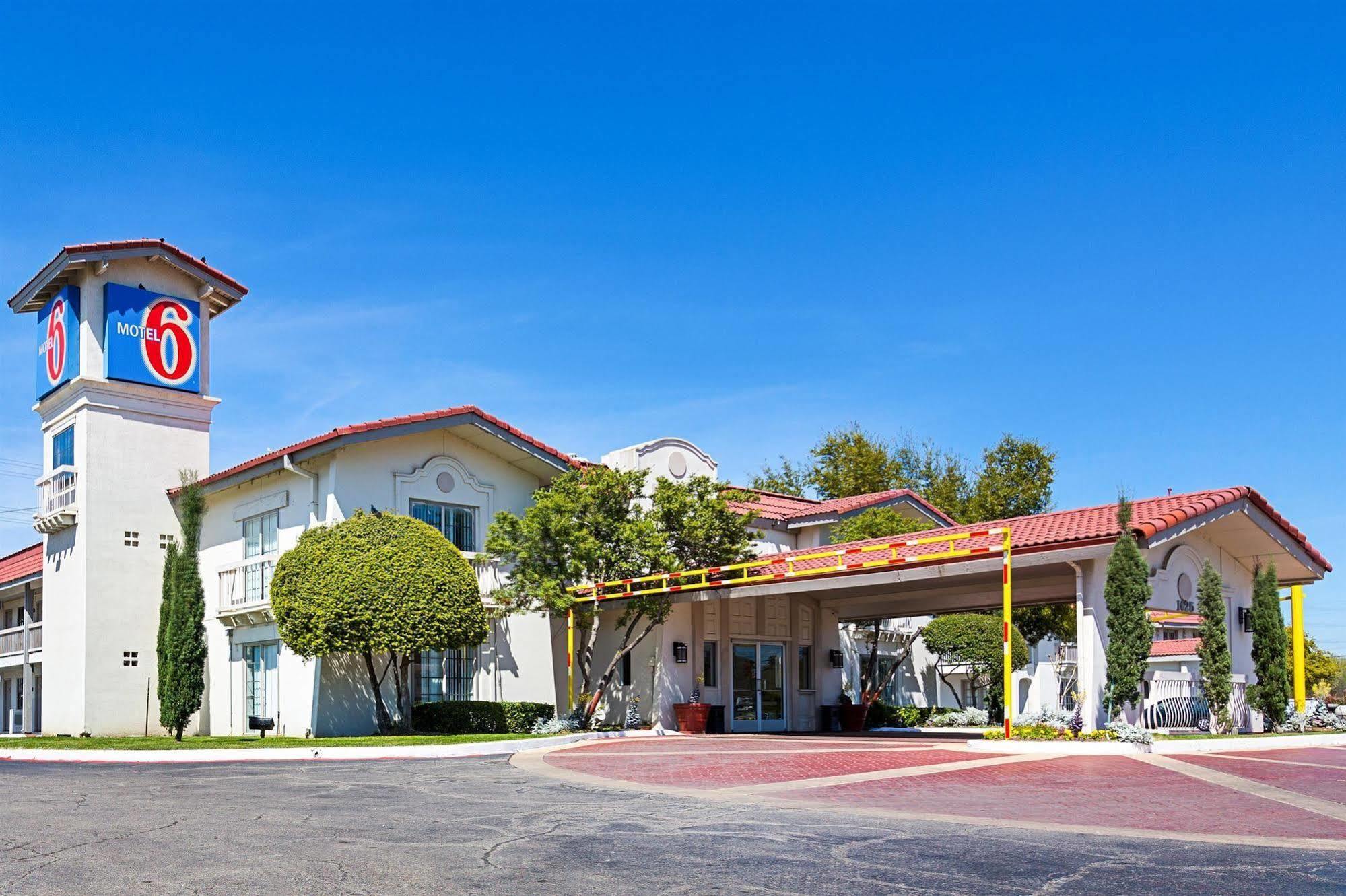 Motel 6-Dallas, Tx - Market Center エクステリア 写真