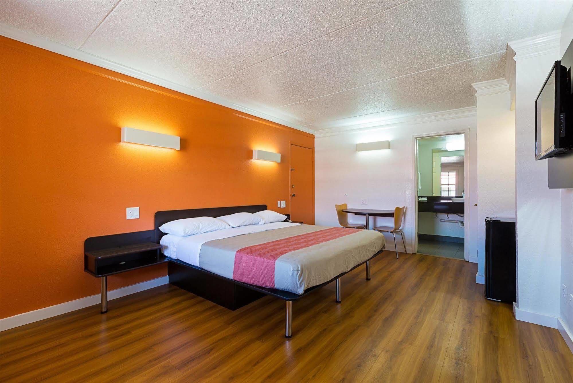 Motel 6-Dallas, Tx - Market Center エクステリア 写真