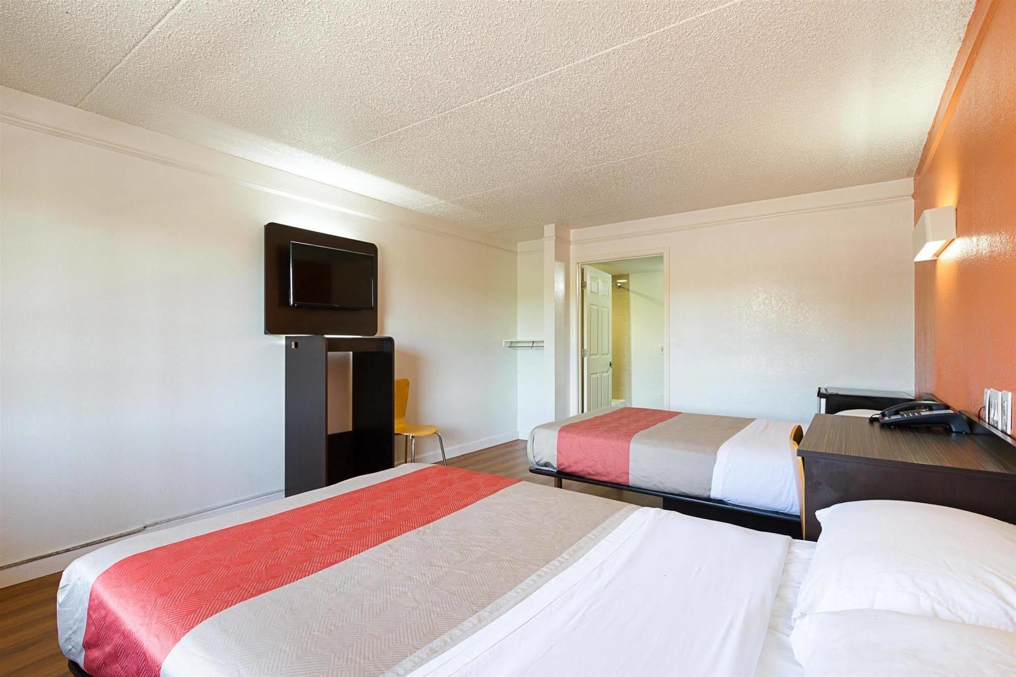 Motel 6-Dallas, Tx - Market Center エクステリア 写真