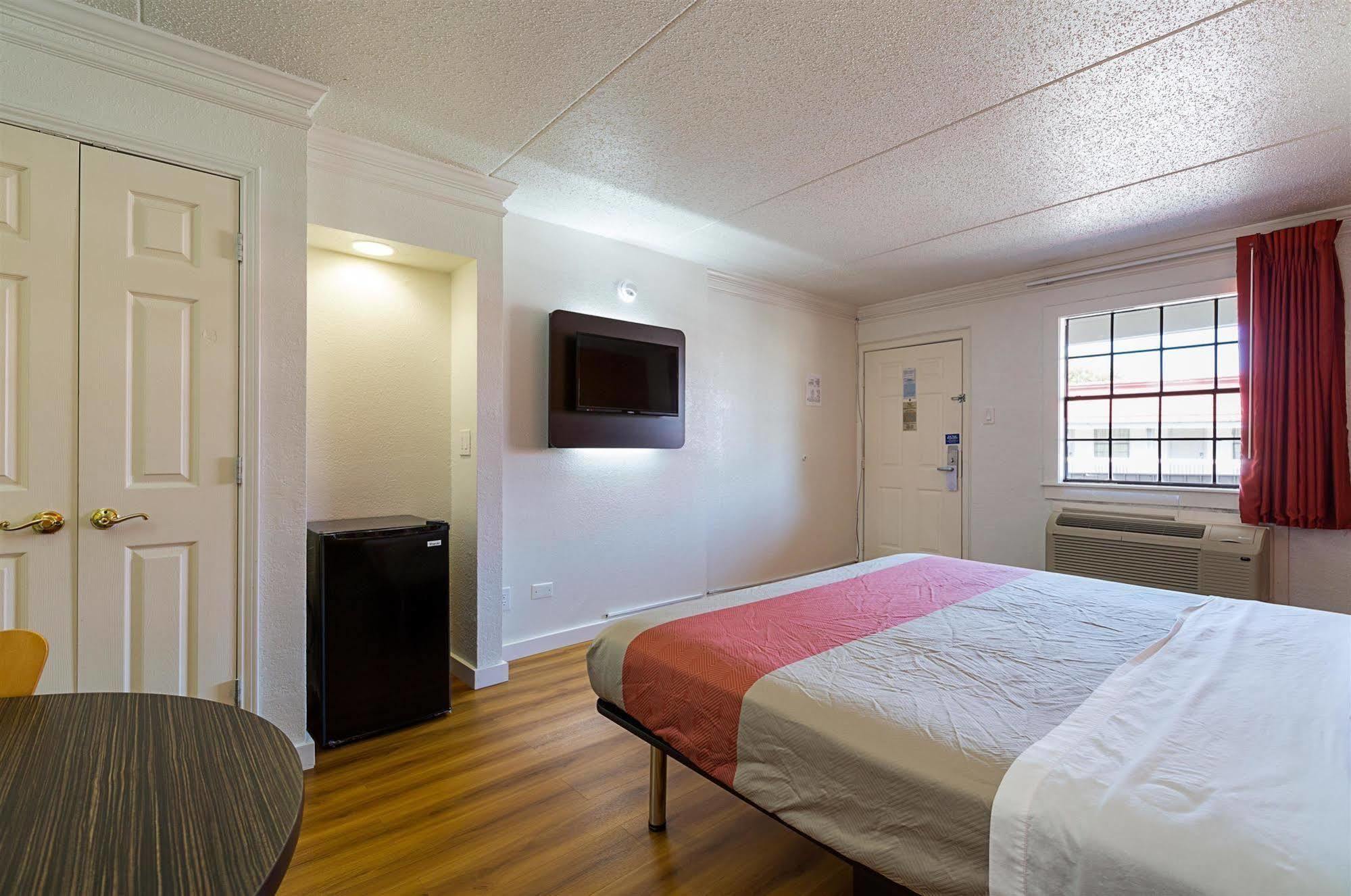 Motel 6-Dallas, Tx - Market Center エクステリア 写真