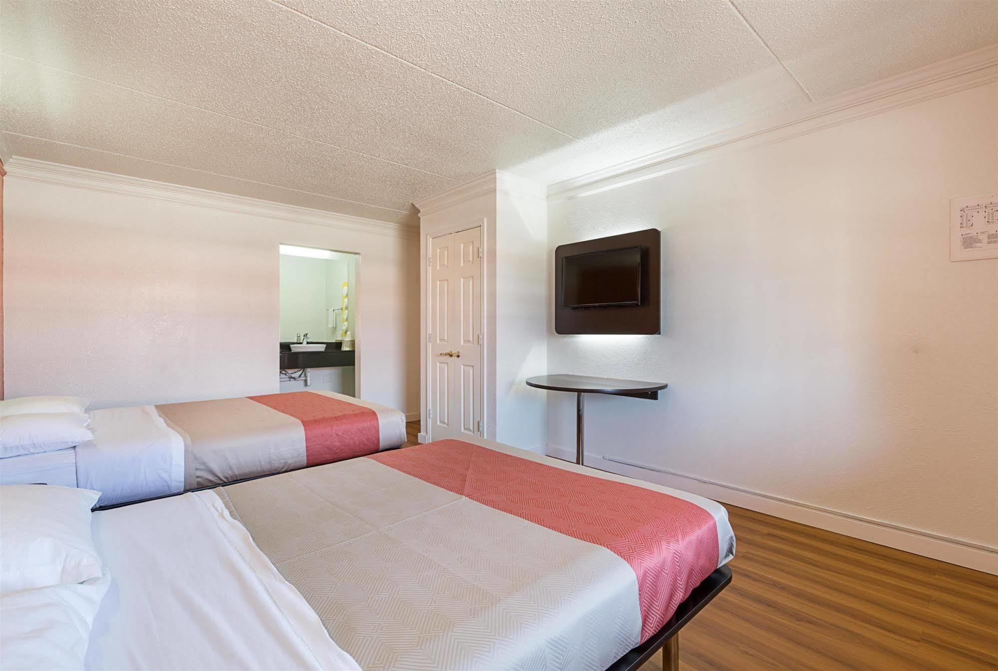Motel 6-Dallas, Tx - Market Center エクステリア 写真