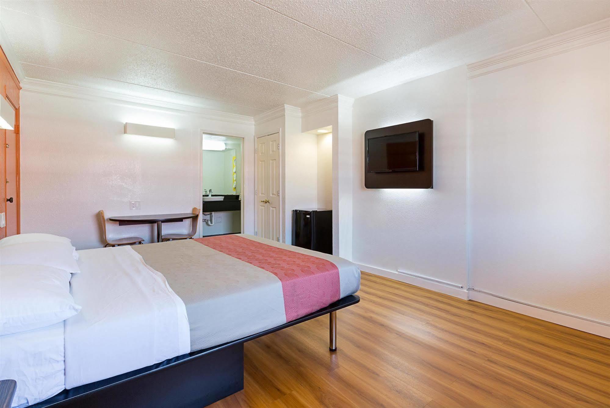 Motel 6-Dallas, Tx - Market Center エクステリア 写真