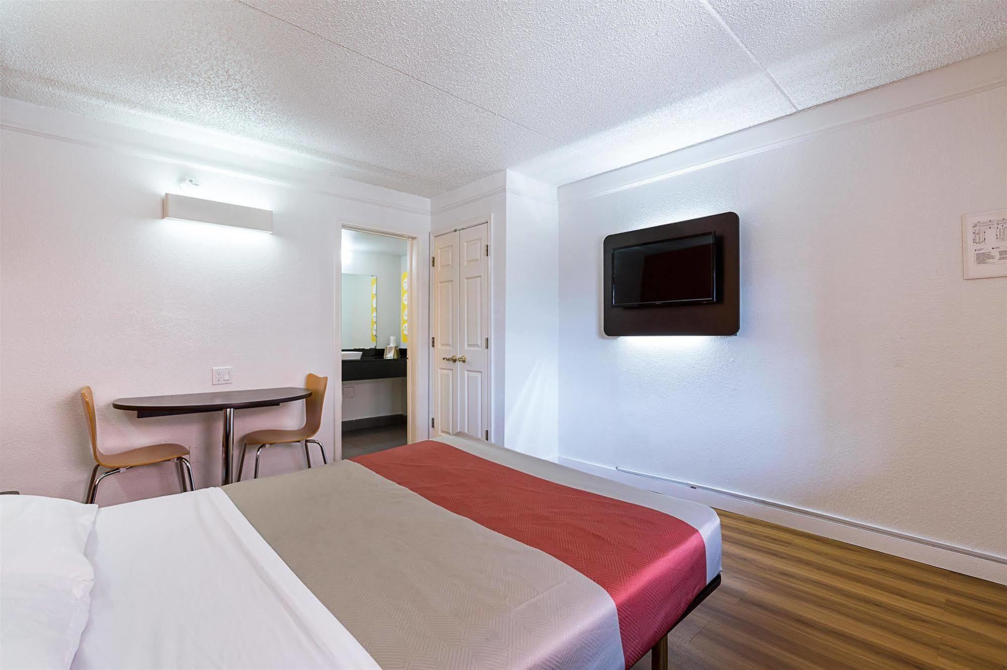 Motel 6-Dallas, Tx - Market Center エクステリア 写真