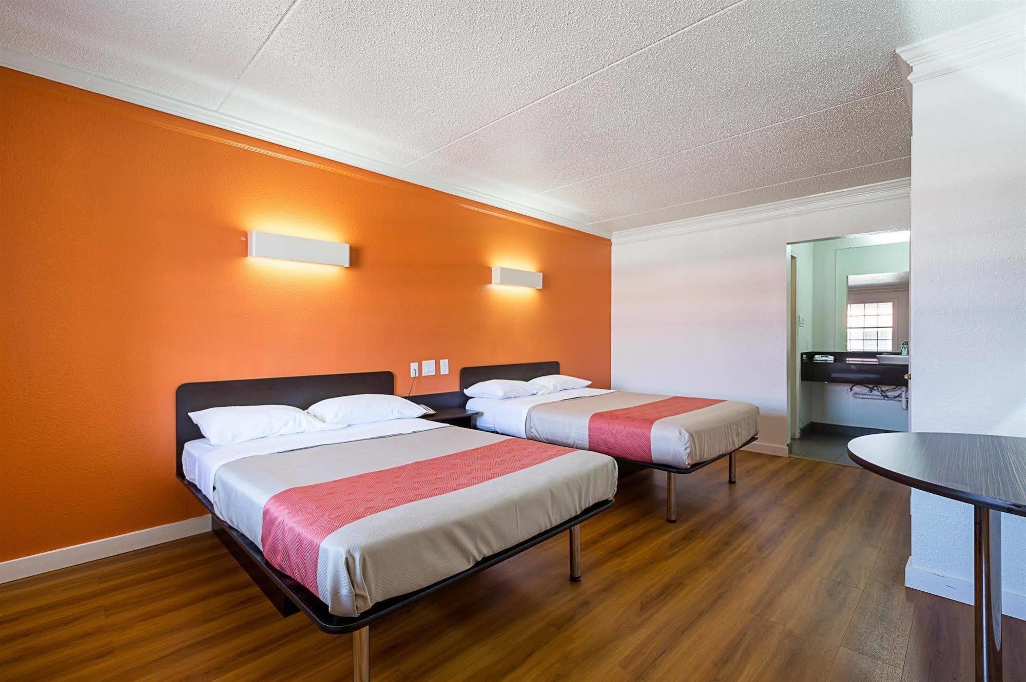 Motel 6-Dallas, Tx - Market Center エクステリア 写真