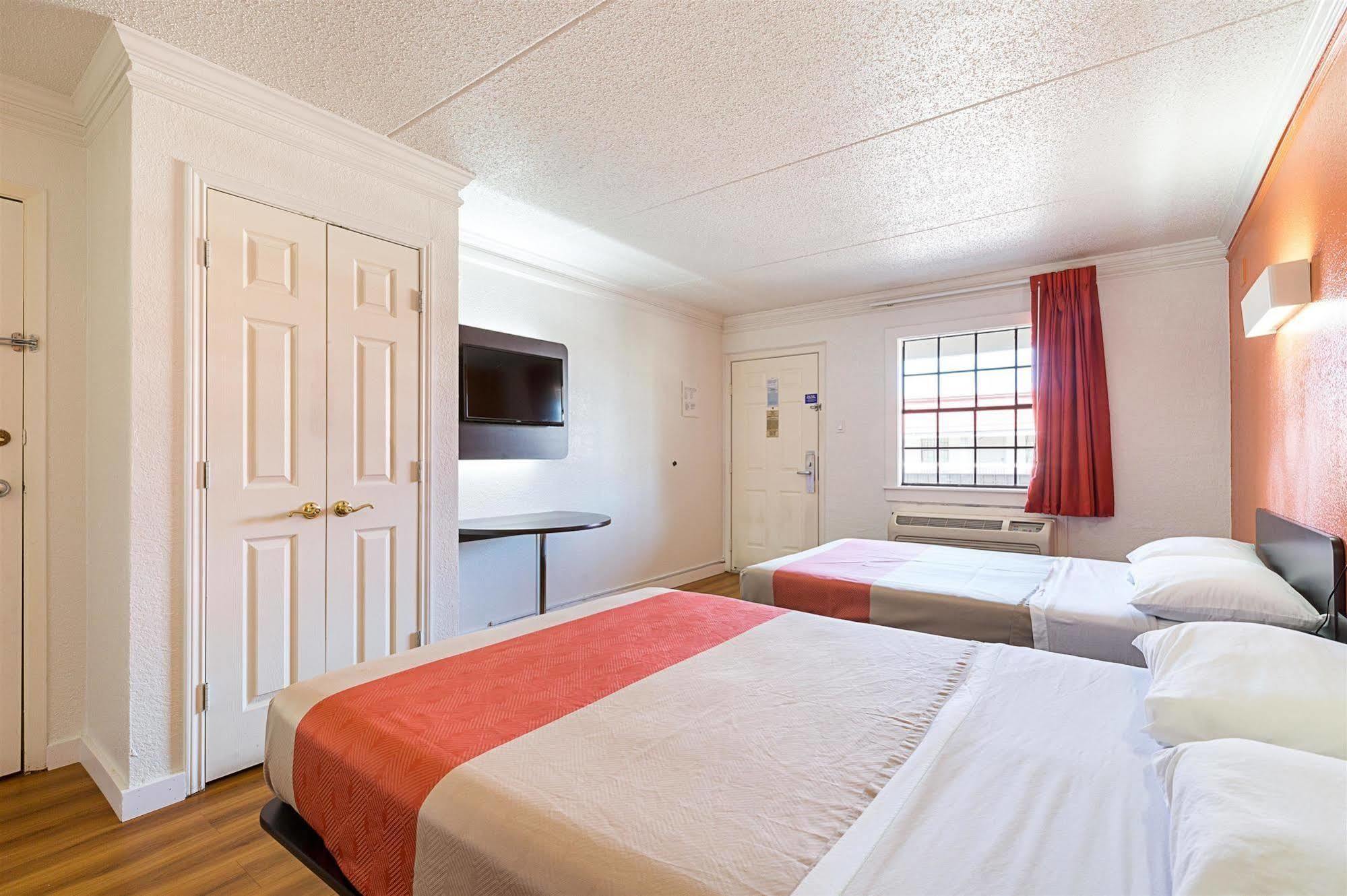Motel 6-Dallas, Tx - Market Center エクステリア 写真
