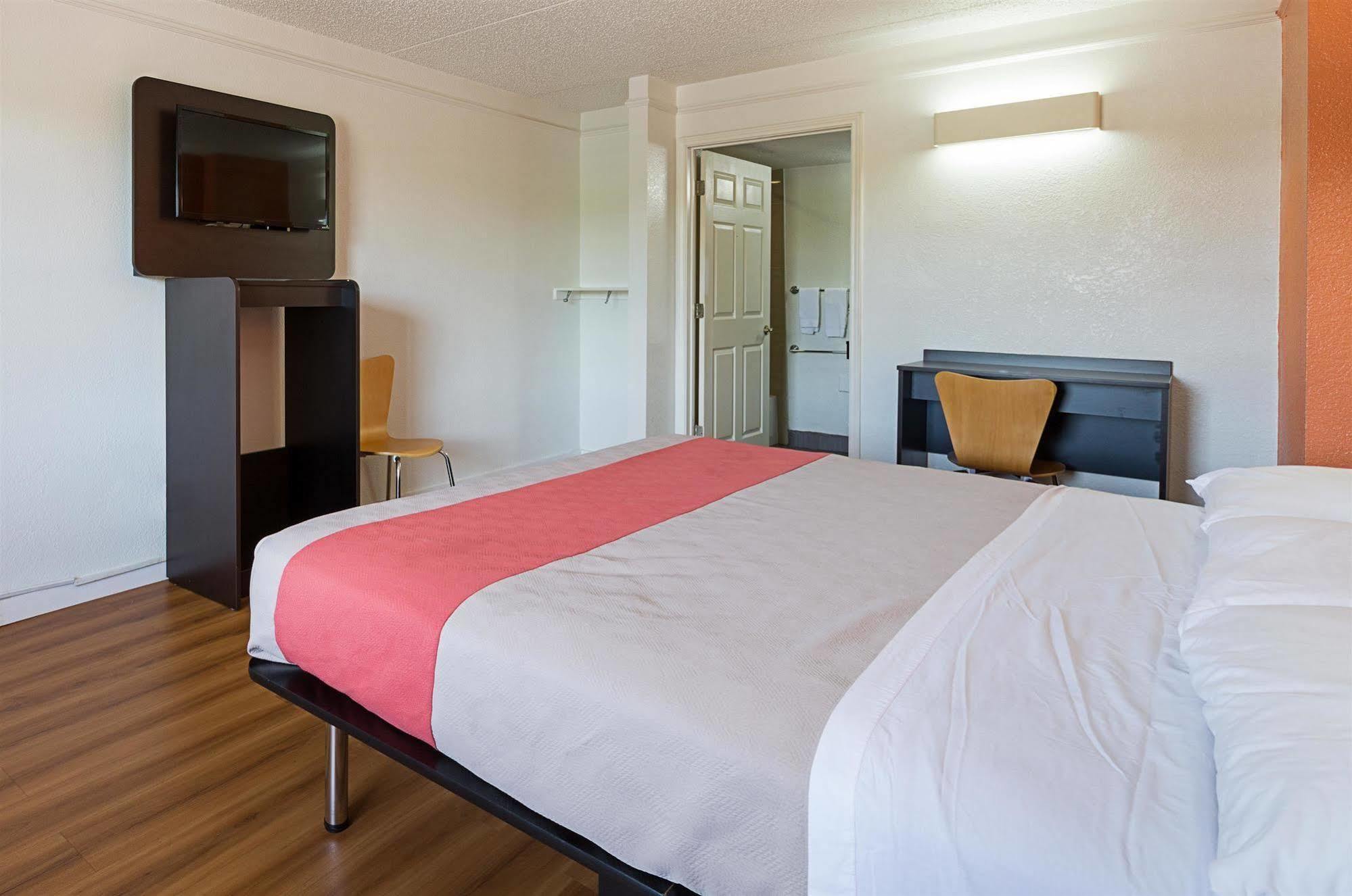Motel 6-Dallas, Tx - Market Center エクステリア 写真